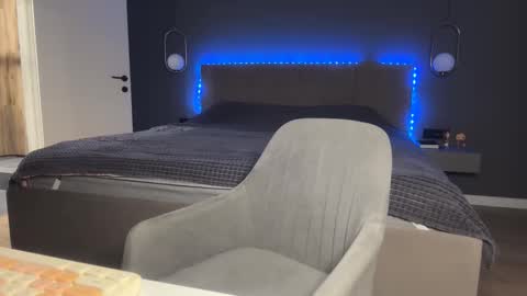 Kristi online show from November 18, 2025, 4:06 am