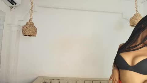 Snapshot of kristyl_paez chatting on September 24, 2025, 4:10 pm Cristina online show from September 24, 2025, 4:10 pm
