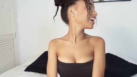 Snapshot of kristyl_paez chatting on October 15, 2025, 8:31 pm Cristina online show from October 15, 2025, 8:31 pm