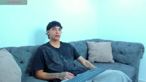 Snapshot of kroywave chatting on June 27, 2026, 7:02 am Kroy Wave Muscle Tattoos Latino online show from June 27, 2026, 7:02 am
