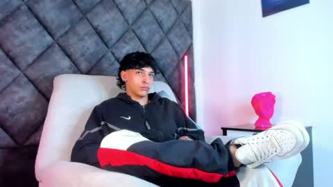 Snapshot of kroywave chatting on August 6, 2026, 3:08 am Kroy Wave Muscle Tattoos Latino online show from August 6, 2026, 3:08 am