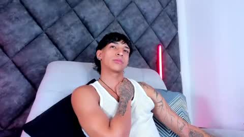 Snapshot of kroywave chatting on August 9, 2026, 3:19 am Kroy Wave Muscle Tattoos Latino online show from August 9, 2026, 3:19 am