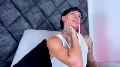 Snapshot of kroywave chatting on August 9, 2026, 3:23 am Kroy Wave Muscle Tattoos Latino online show from August 9, 2026, 3:23 am