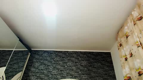 Snapshot of krystal_desire chatting on December 23, 2024, 6:05 pm krystal desire online show from December 23, 2024, 6:05 pm