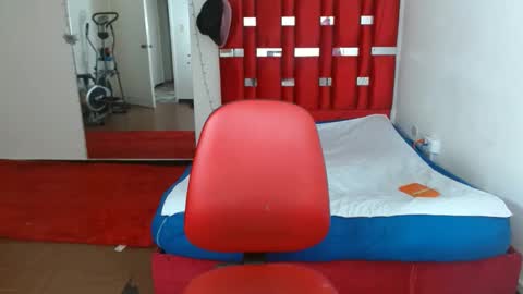 Snapshot of krystal_thomson chatting on October 28, 2025, 3:58 pm KRYSTAL THOMSON online show from October 28, 2025, 3:58 pm