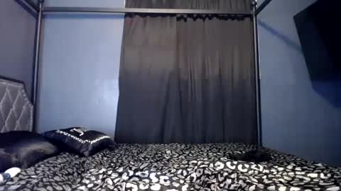 Snapshot of krystalblakexxx chatting on March 5, 2025, 3:40 am Krystal Blake online show from March 5, 2025, 3:40 am