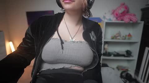 Snapshot of krystalsyxx chatting on March 4, 2025, 5:24 pm Krystal Syx online show from March 4, 2025, 5:24 pm