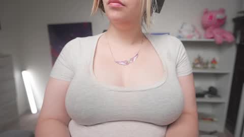 Snapshot of krystalsyxx chatting on October 2, 2025, 5:20 pm Krystal Syx online show from October 2, 2025, 5:20 pm