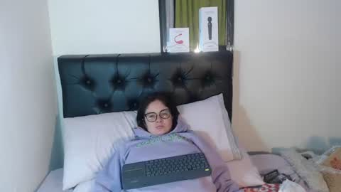kryystaladams online show from July 3, 2026, 11:27 am