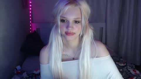 Emilia online show from February 22, 2025, 10:20 pm