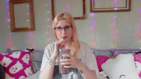 Samantha online show from April 7, 2026, 2:28 pm