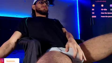 kuzzcoo online show from November 11, 2025, 11:21 am