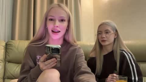 Bella and Alexandra online show from May 8, 2026, 11:43 pm
