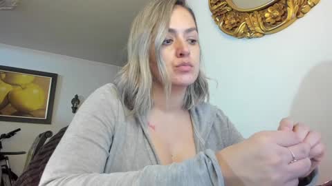 kyhara online show from February 2, 2025, 3:32 am