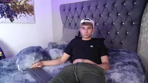 Snapshot of kyle_marsh chatting on September 17, 2025, 12:45 am Kyle online show from September 17, 2025, 12:45 am