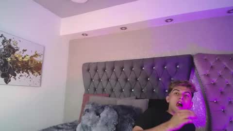 Snapshot of kyle_marsh chatting on September 24, 2025, 2:26 am Kyle online show from September 24, 2025, 2:26 am