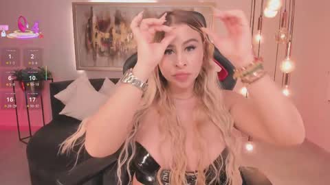 Snapshot of kylie_cooper chatting on September 19, 2025, 3:24 pm Kylie online show from September 19, 2025, 3:24 pm
