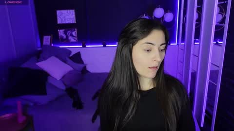 Kylie online show from March 9, 2025, 5:33 am