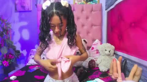 Snapshot of kylie_moan chatting on November 4, 2025, 4:22 am KYLIE online show from November 4, 2025, 4:22 am