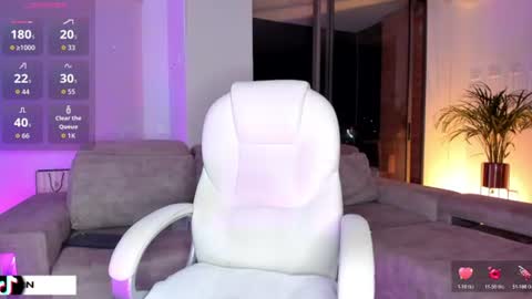 Snapshot of kylie_rox03 chatting on June 10, 2026, 2:45 am online show from June 10, 2026, 2:45 am