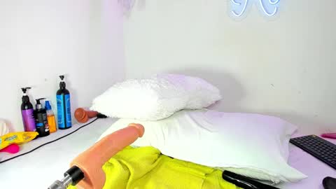 kylie Sttel online show from December 9, 2024, 2:17 pm