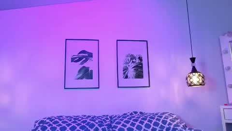 kyliejenner_vg online show from April 28, 2026, 2:27 am