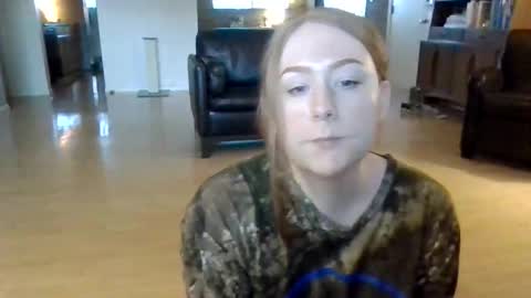 kylieredd online show from May 3, 2026, 1:44 am