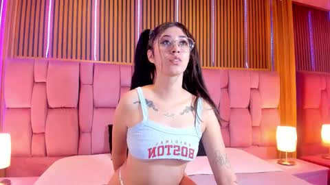 Snapshot of kyliie_jones chatting on November 28, 2025, 4:31 pm KYLIE online show from November 28, 2025, 4:31 pm