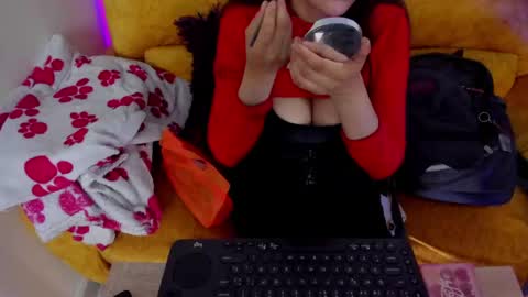 Kyomi online show from May 14, 2026, 1:51 pm