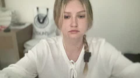 Amanda online show from July 27, 2026, 9:33 pm