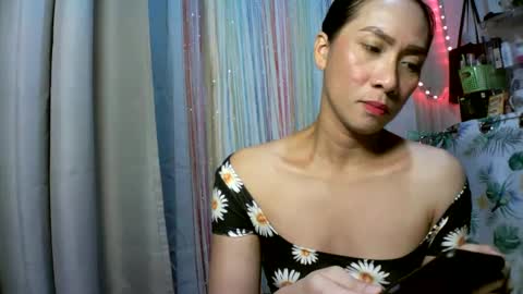 kyutshyne online show from February 17, 2025, 3:25 am