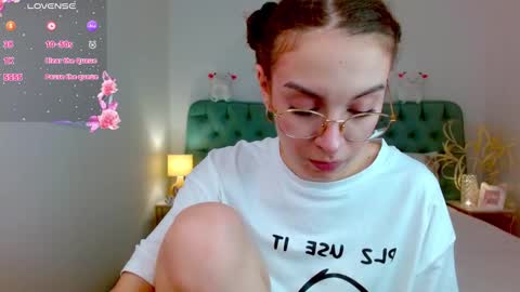 Snapshot of l1ttle_angel__ chatting on September 15, 2025, 8:31 pm Margo online show from September 15, 2025, 8:31 pm