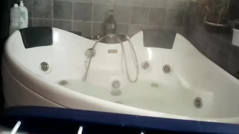 Snapshot of l_a_d_y chatting on March 1, 2025, 7:37 pm pelle and lady online show from March 1, 2025, 7:37 pm