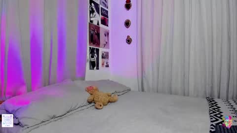 Snapshot of la_briela chatting on January 9, 2025, 2:11 am    Help me reach 50 likes online show from January 9, 2025, 2:11 am