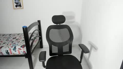 la_pequena_culona online show from March 17, 2026, 6:00 pm