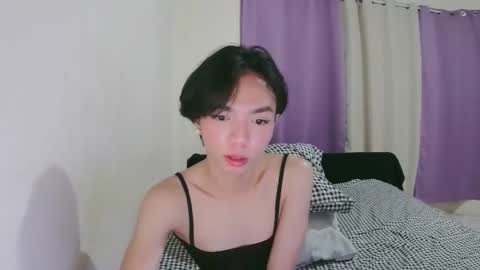 Snapshot of la_ura chatting on November 12, 2025, 5:24 pm Laura online show from November 12, 2025, 5:24 pm