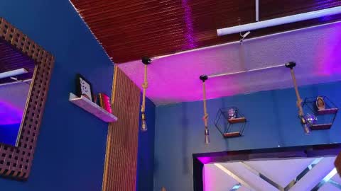 Cris  online show from April 17, 2026, 11:24 am