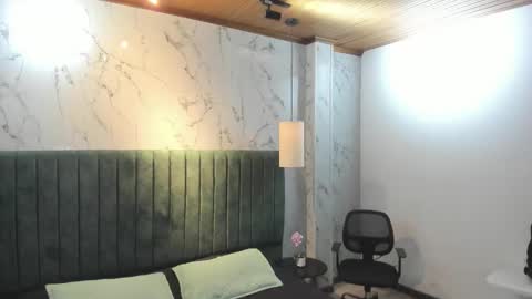 labrinthteasing online show from February 1, 2026, 12:04 pm