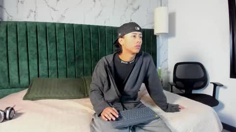 labrinthteasing online show from February 10, 2026, 12:31 pm