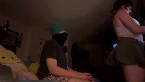 lacedinsin online show from September 22, 2025, 3:41 am