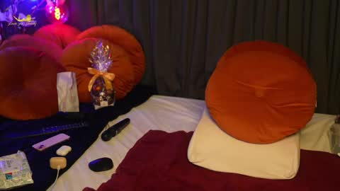 Latex Lacie online show from March 11, 2026, 5:52 pm