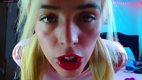 Valentina online show from September 24, 2025, 7:17 pm