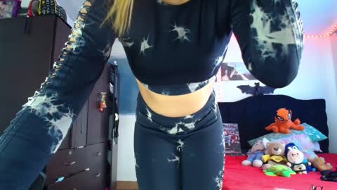 Snapshot of lacolombiana_bitch chatting on November 27, 2025, 8:11 pm Valentina online show from November 27, 2025, 8:11 pm