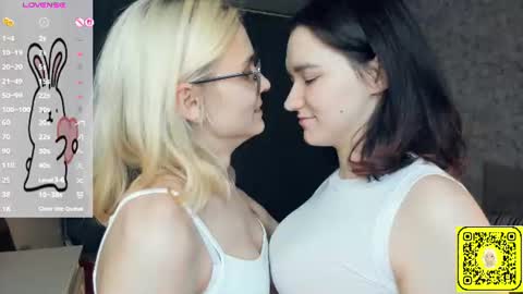 Snapshot of lacyedison chatting on June 18, 2026, 7:18 pm Violet and Isabel online show from June 18, 2026, 7:18 pm