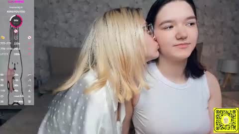 Violet and Isabel online show from July 2, 2026, 7:09 pm