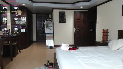 Mia online show from February 9, 2025, 11:14 am