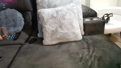 Mia online show from September 28, 2025, 10:15 pm