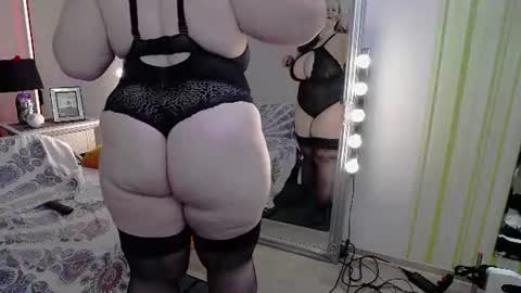 Snapshot of lady_2xl chatting on June 19, 2026, 6:23 pm Lucy online show from June 19, 2026, 6:23 pm
