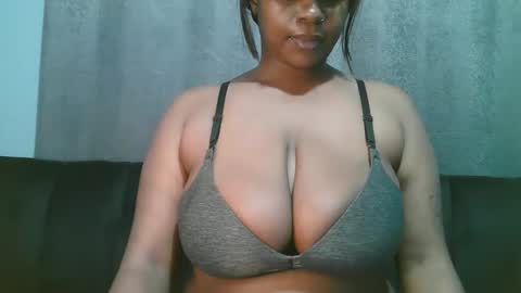 lady_dearra online show from May 23, 2026, 2:39 am