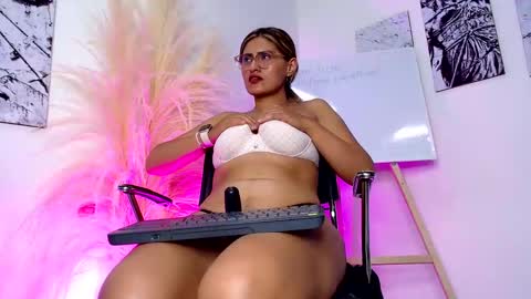 LADY  online show from January 16, 2025, 7:49 am
